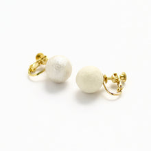 Load image into Gallery viewer, NO SWINGING EARRING 1931