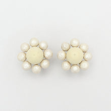 Load image into Gallery viewer, WHITE FLOWER EARRING 1918